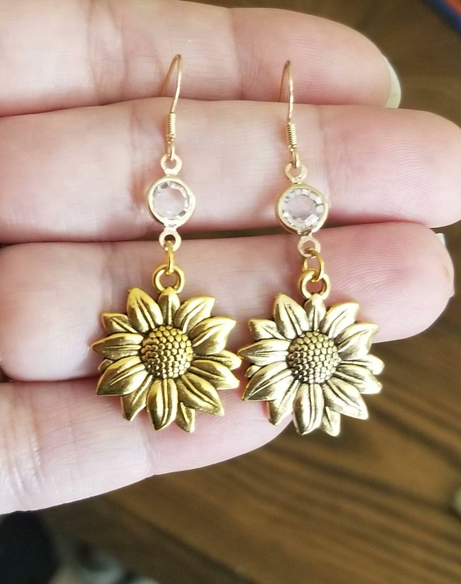 TrendingNowGift's tweet image. Gold Crystal Sunflower Dangle Earrings #jewelry #earrings #sunflower #sunflowers #sunflowerjewelry #sunflowerearrings #floral #floralearrings #handmadejewelry #handmadeearrings #bridal #wedding #mothersday #mothersdaygift 

 etsy.me/45mRY9a via @Etsy