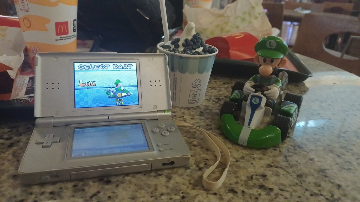 lesbian marvin ⚢ tweet media