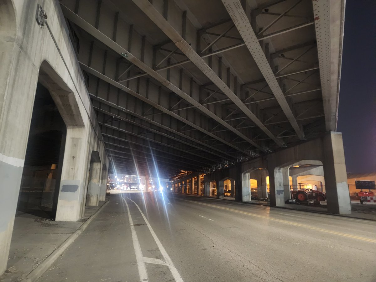 lucasterando's tweet photo. @stlcsb @MoDOT_StLouis @saintlouismayor 
Dusk to dawn lights have been inactive under each I-44 overpass for months to year starting at Park Ave. through Washington Ave.  Also the evening fence light display no longer illuminates at night downtown. https://t.co/A7azQATHvd