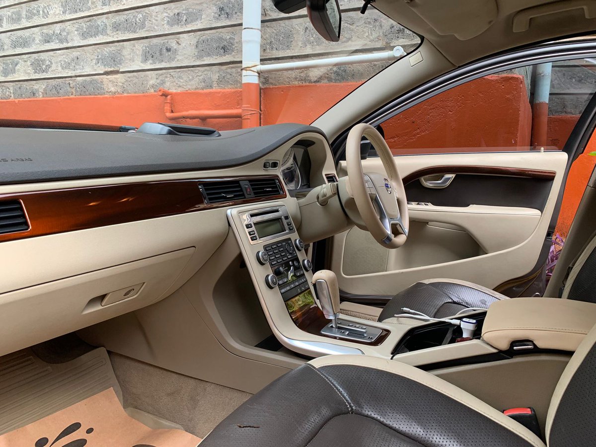 DerrickUdu55582's tweet photo. Volvo S80
Automatic 
1600cc
990,000ksh
0799561061 https://t.co/ox3bBLY7oJ