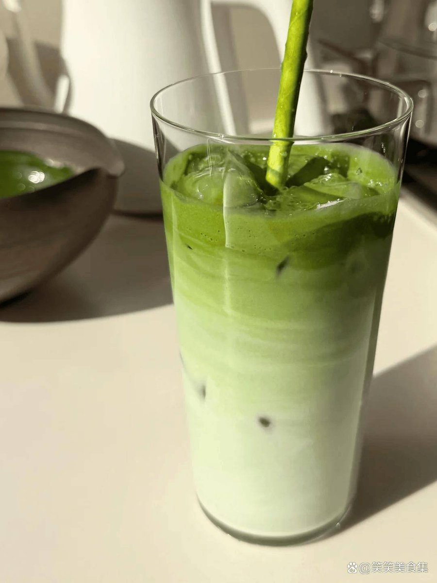 Carvalharada11's tweet photo. Sipping matcha latte —sunlight through the window, honey drizzle on the foam. Perfect mid-morning pick-me-up! https://t.co/uJog5Rpzu4