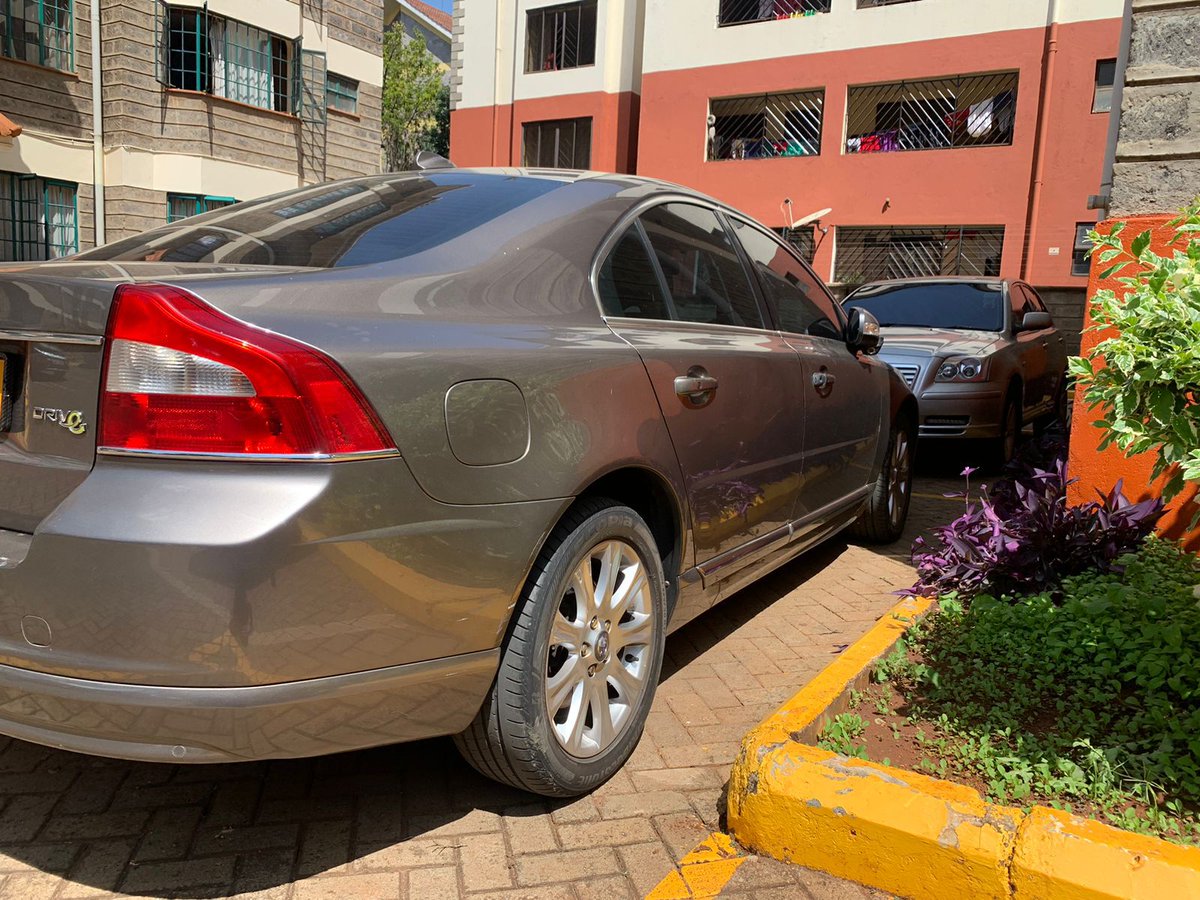 DerrickUdu55582's tweet photo. Volvo S80
Automatic 
1600cc
990,000ksh
0799561061 https://t.co/ox3bBLY7oJ