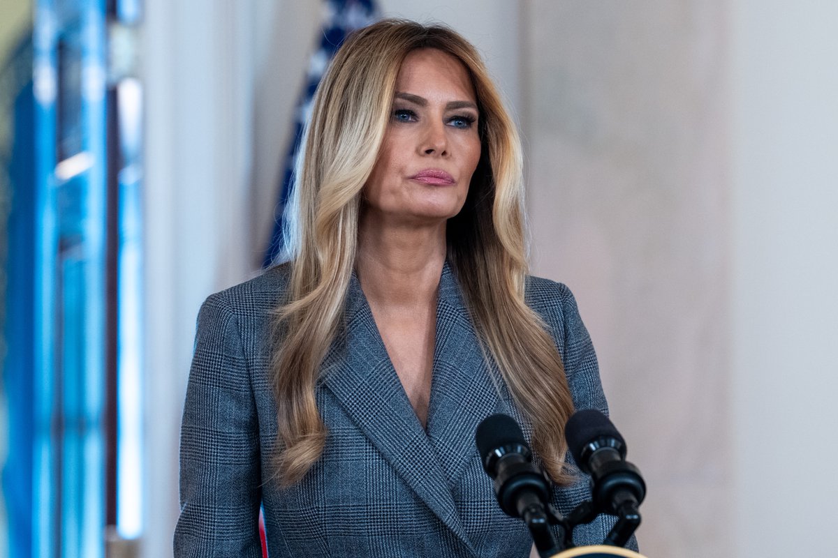 PenguinSix's tweet image. The @FLOTUS just called for Congressional public hearings on behalf of the victims of Jeffrey Epstein and denounced misinformation about her dealings with Epstein.