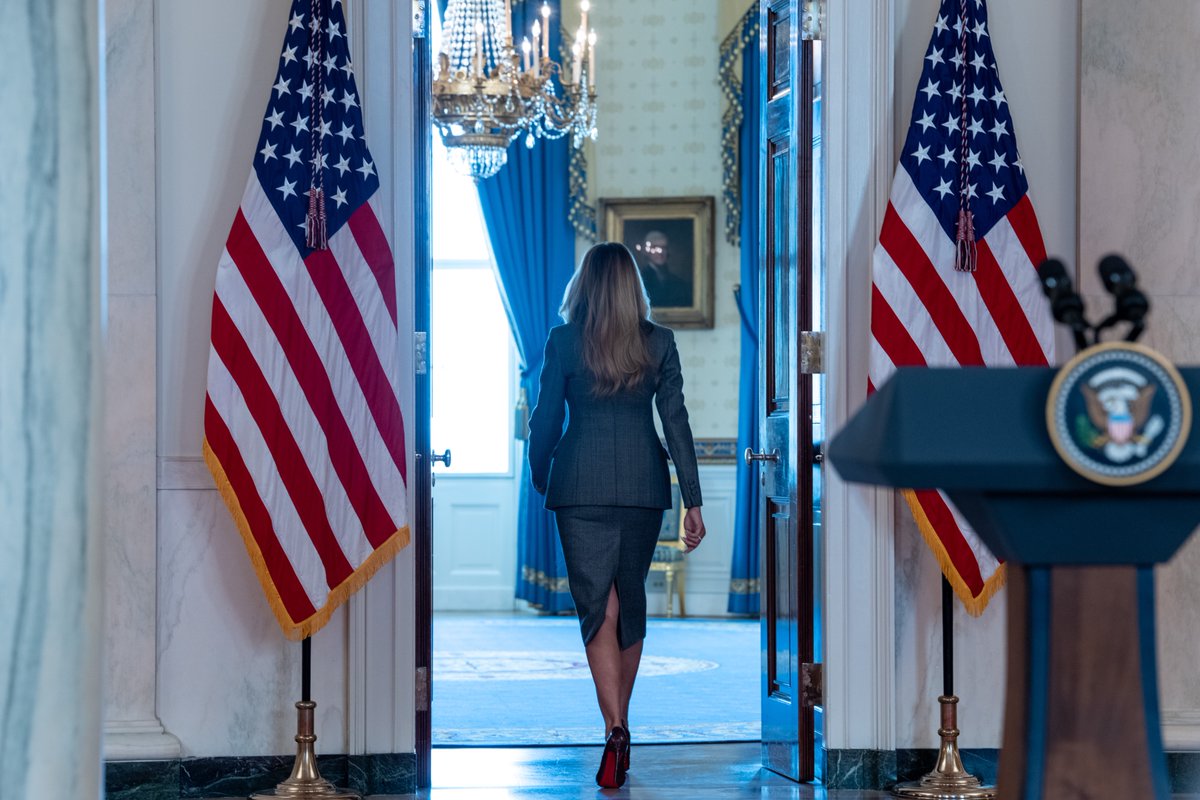 PenguinSix's tweet image. The @FLOTUS just called for Congressional public hearings on behalf of the victims of Jeffrey Epstein and denounced misinformation about her dealings with Epstein.