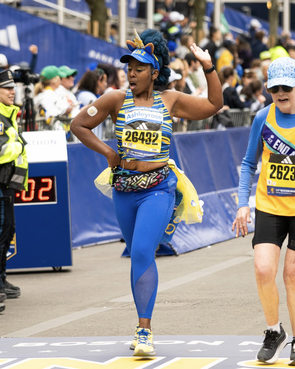bostonmarathon's tweet image. ICYMI: It’s #NationalUnicornDay… and yes, they’re real!🦄✨

Spotted on course at the 129th #BostonMarathon presented by @BankofAmerica, these unicorns didn’t just show up… they made Boylston their runway!🔥💙💛

#Boston130 #MeetTheMoment