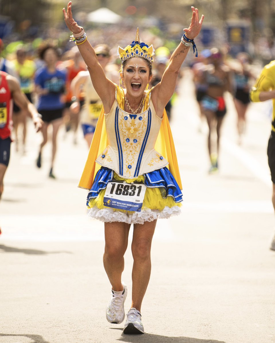 bostonmarathon's tweet image. ICYMI: It’s #NationalUnicornDay… and yes, they’re real!🦄✨

Spotted on course at the 129th #BostonMarathon presented by @BankofAmerica, these unicorns didn’t just show up… they made Boylston their runway!🔥💙💛

#Boston130 #MeetTheMoment