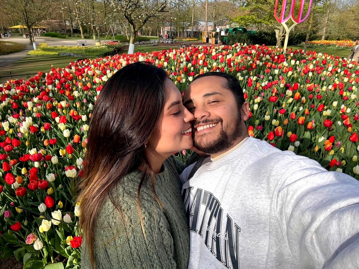 andreals22's tweet photo. Tulipanes y besitos 🌷🤎 https://t.co/rpLJWTdddm