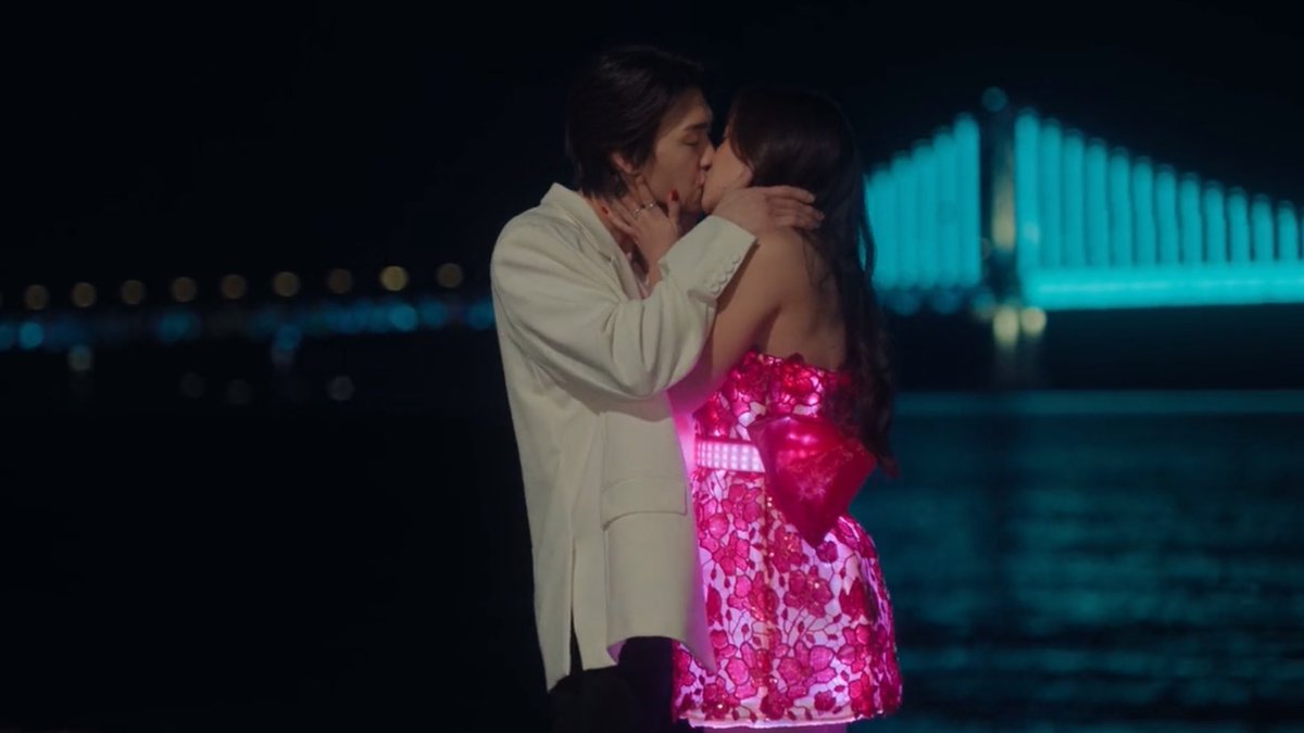 veta_111's tweet image. a week ago we got our first Mooncovey kiss ❤️‍🔥

#xokitty #xokittys3 #mooncovey