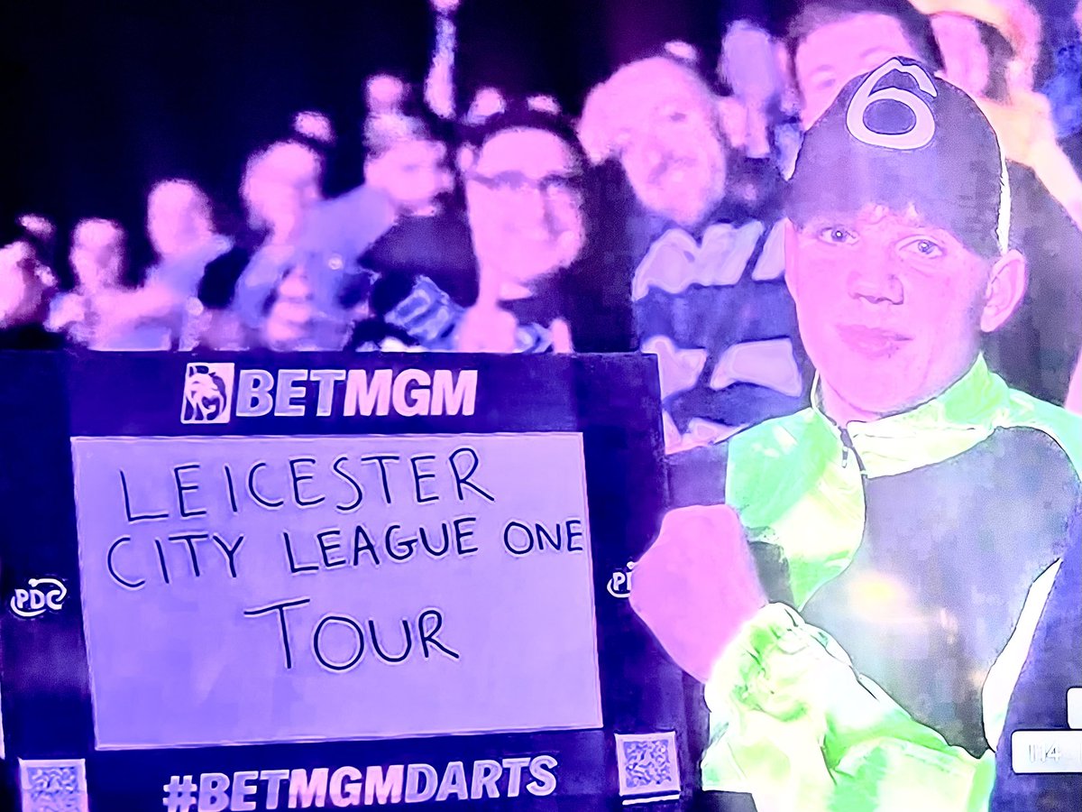 DartsWithMatt's tweet image. Look at this legend’s sign at the darts! #PLDarts #Darts