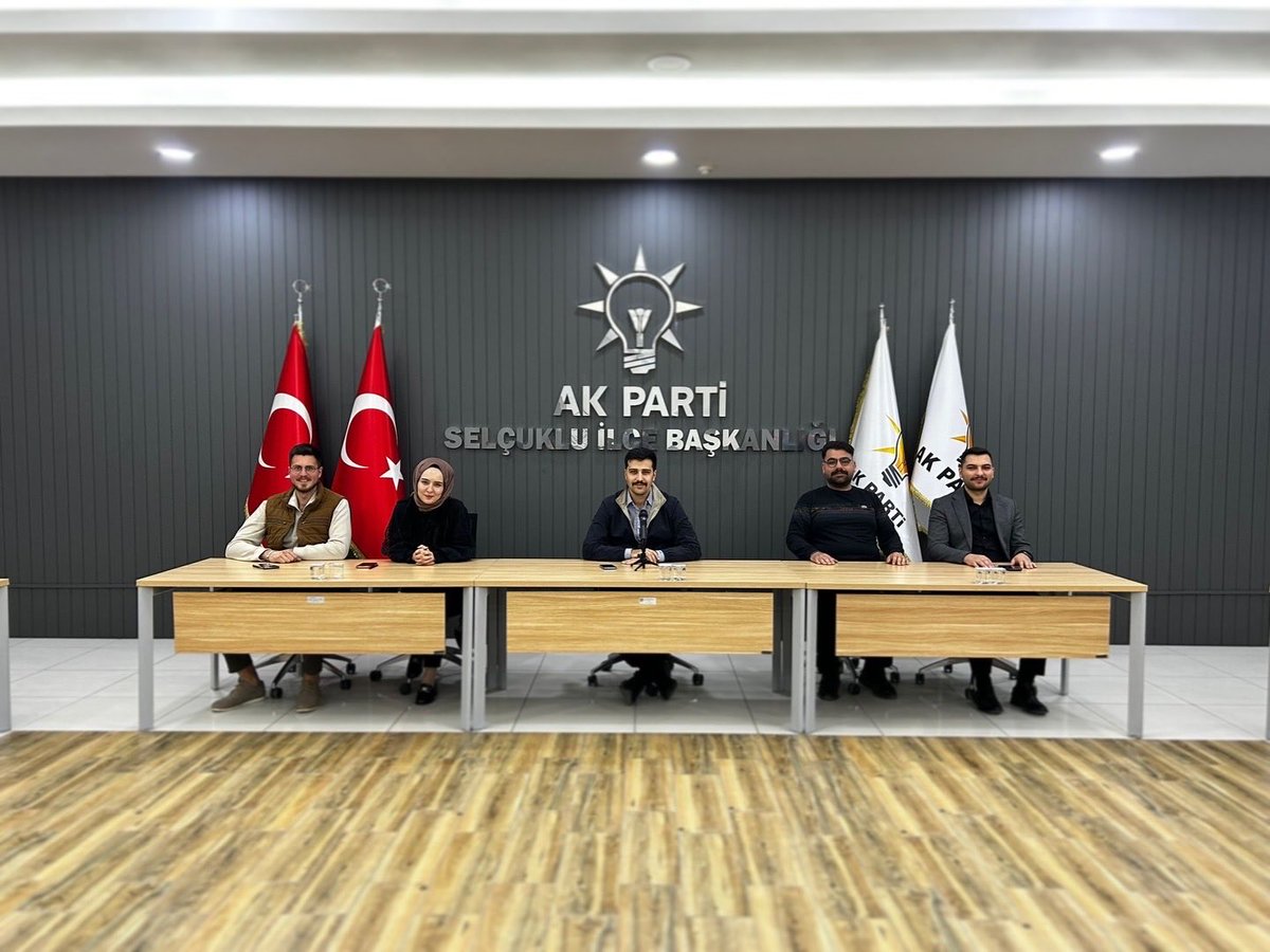 akgencselcuklu's tweet photo. İlçe Gençlik Kolları Başkanımız Sayın @mustafacmn42 başkanlığında haftalık olağan yönetim kurulu toplantımızı gerçekleştirdik. https://t.co/YkNVtjCHPd