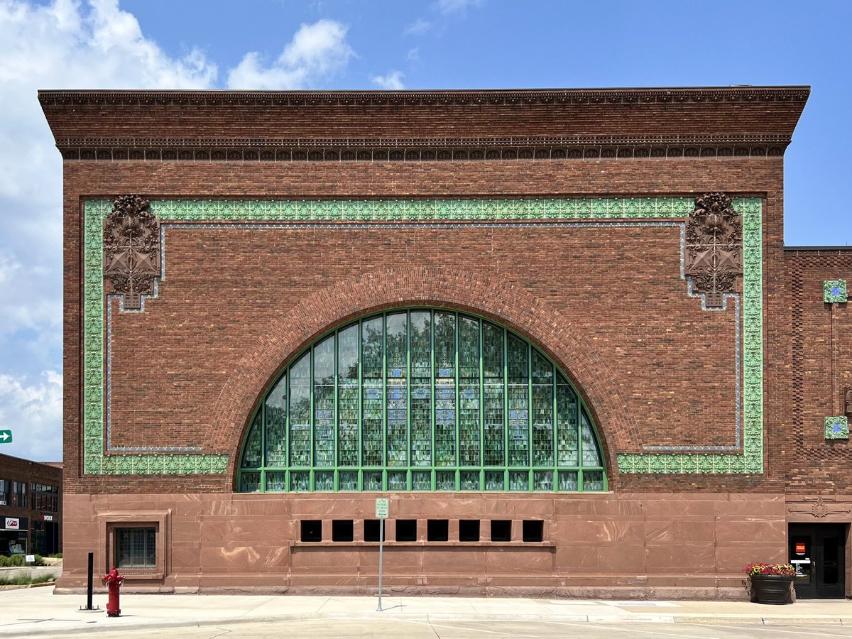 WhiteyNorthcutt's tweet photo. Owatonna, Minnesota 

The National Farmers Bank (1908) https://t.co/dXSoZYvz7d