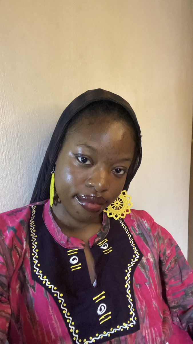 B_arakatA_minu's tweet photo. Hi guys, my name is Barakat and asides struggling with medical school , I create relatable skincare contents on TikTok; https://t.co/dIOhRqI92P and Instagram; https://t.co/hLohVNIYxw ,run a business @crafts_by_igi and offer paid skincare consultations.
Earrings: @crafts_by_igi https://t.co/bnStbckgAC