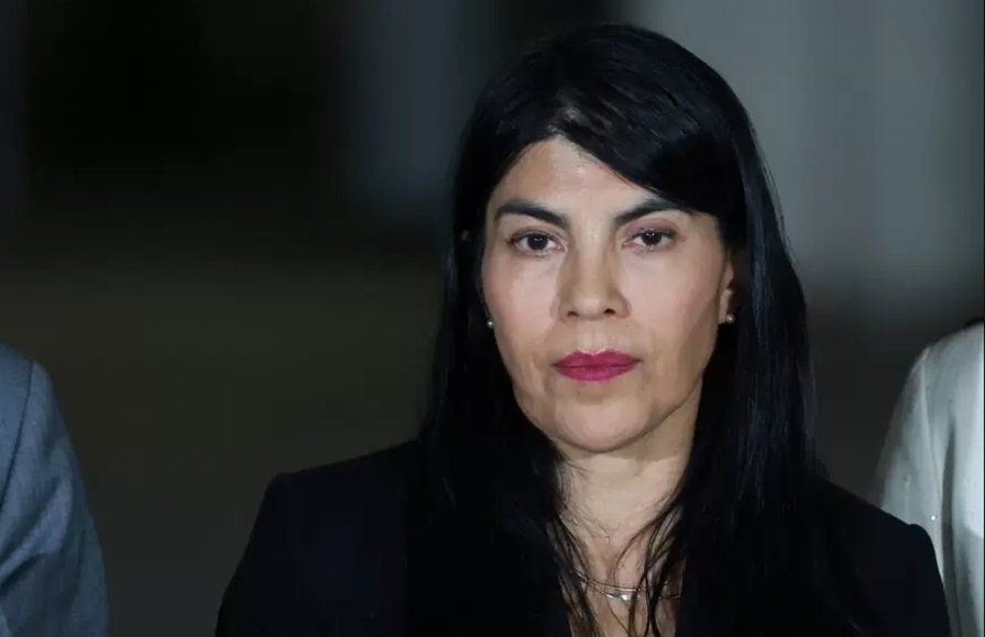 No sólo agredieron a la Ministra Lincolao, más encima la mantuvieron encerrada DOS HORAS gamba.cl/2026/04/agresi…