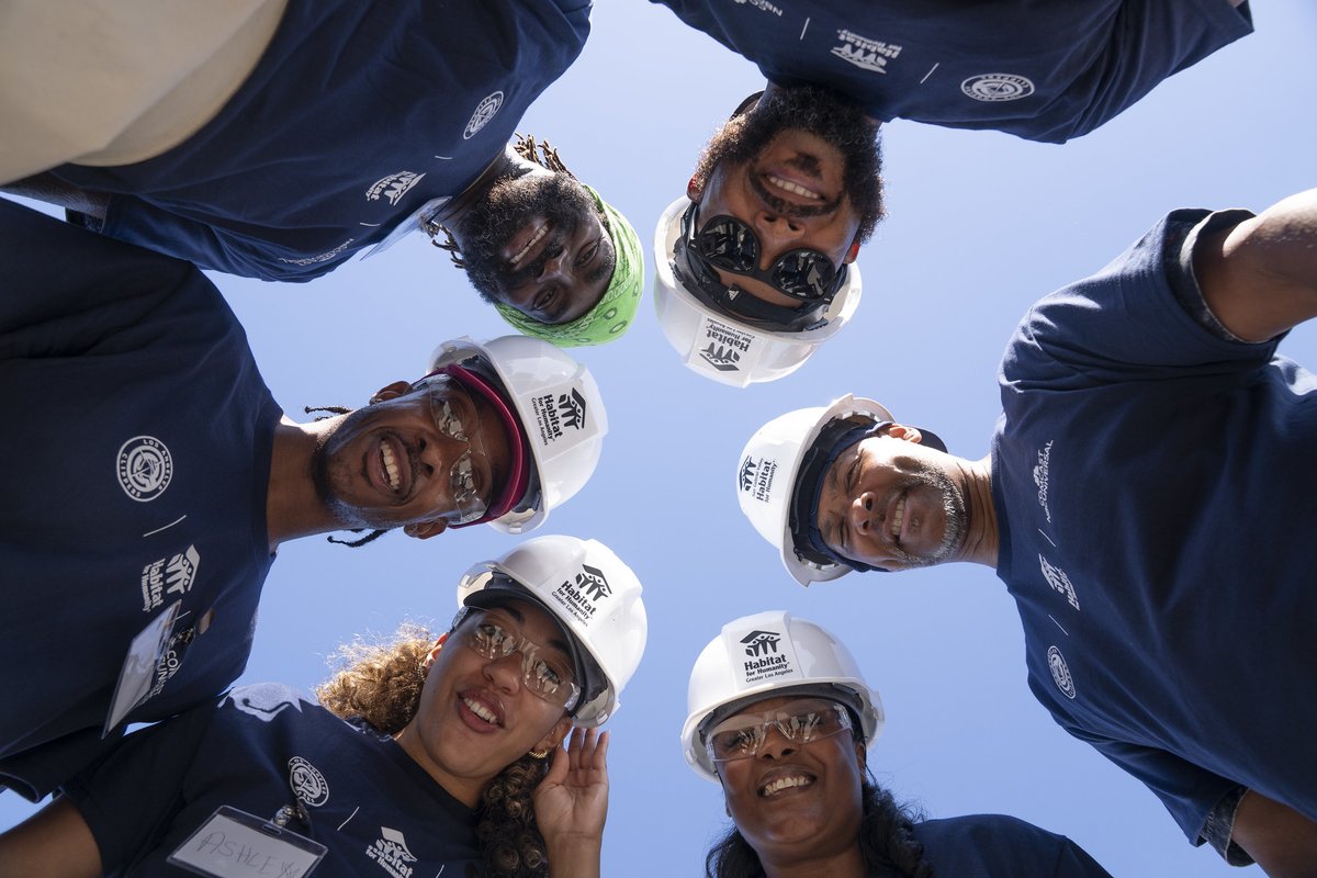 HabitatLA's tweet photo. We're always celebrating the incredible #volunteers who show up, give back, and help us build, repair, and rebuild homes across Greater Los Angeles. And this month, it's even more special✨ Volunteers, thank you for being the foundation of our mission🙌🤝
#NationalVolunteerMonth https://t.co/2UmLjs1JUy