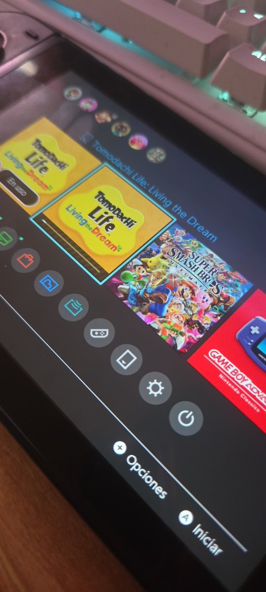 MeltyAwiis tweet media