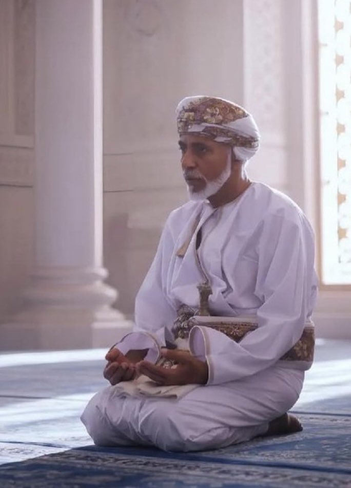 اللهم اجعل الجنه مثواه واجزه عنا خير الجزاء واجعل فبره روضة من رياض الجنه 🤲
#قابوس_بن_سعيد #يوم_الجمعة #جمعة_مباركة