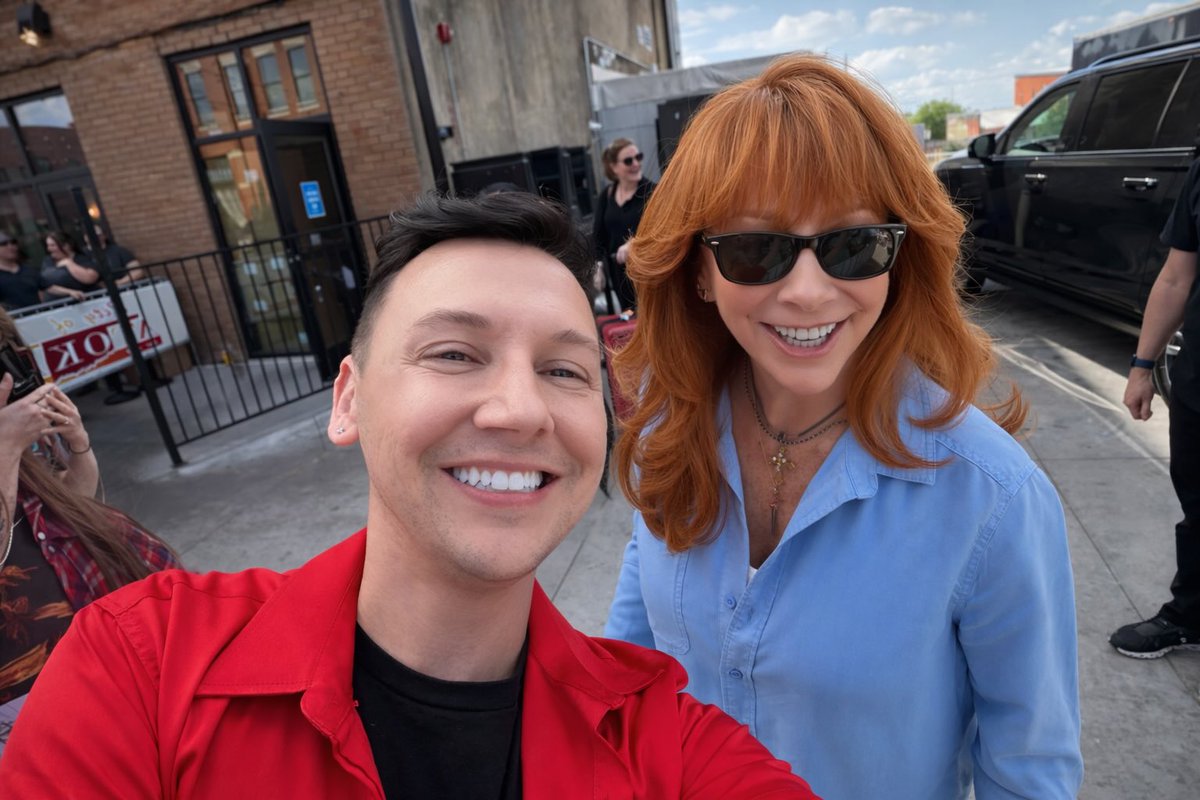 Larry #Reba 👑💃🏼🎤🎶 tweet media