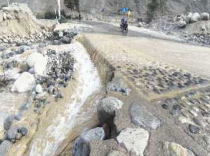 COENPeru's tweet image. 📢 #Arequipa | Gobierno local realiza la #EDAN y coordina acciones de respuesta ante un huaico ocurrido el 8/4, a causa de las #LluviasIntensas, que ocasionó daños en la infraestructura de transporte en el distrito de #Huanuhuanu, provincia de Caravelí.