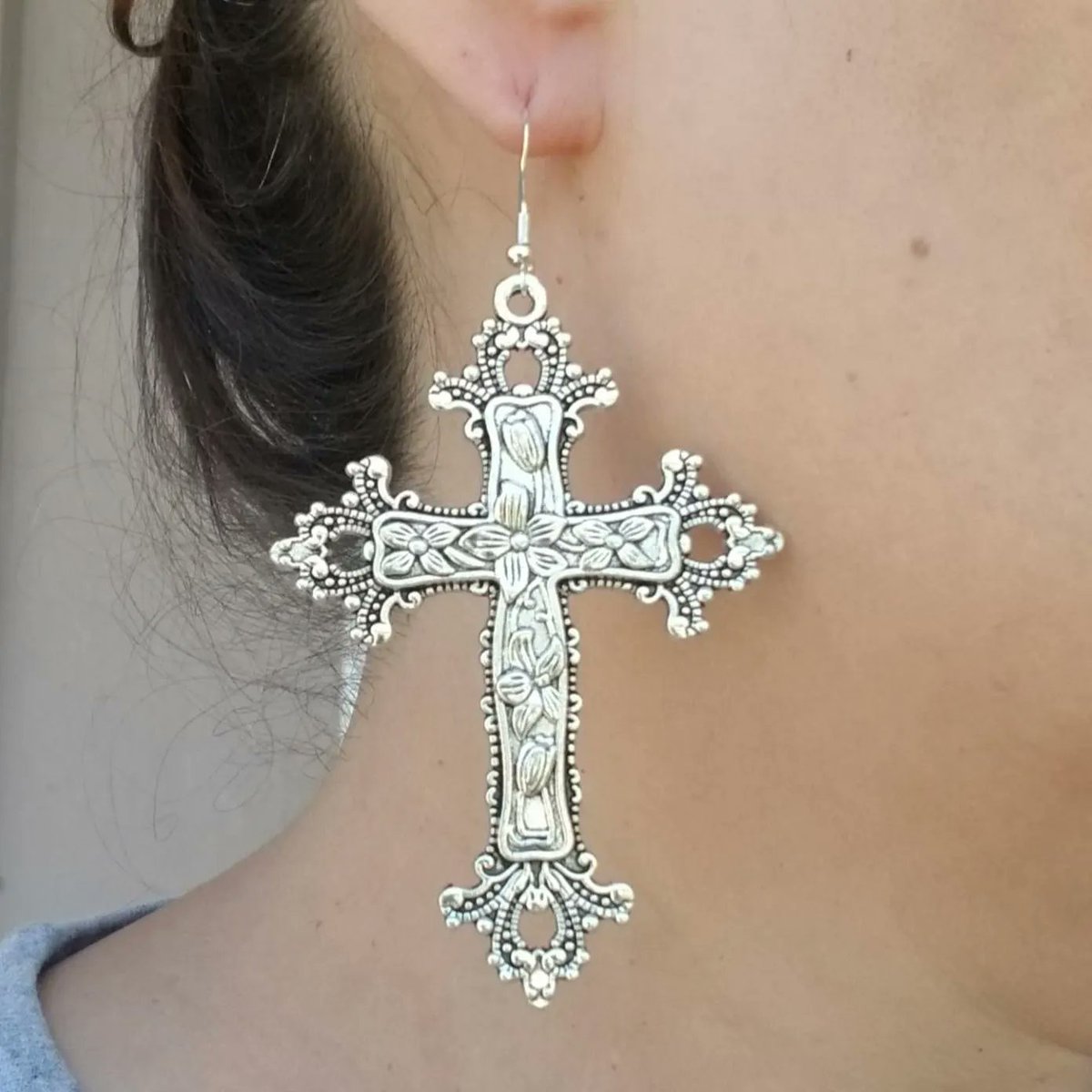 TrendingNowGift's tweet image. Floral Embosed Large Silver Cross Dangle Earrings #jewelry #earrings #largeearrings #cross #crossjewelry #crossearrings #spiritual #religious #goth #gothic #statementearrings #handmadejewelry #handmadeearrings
 etsy.me/4nOxqQB via @Etsy