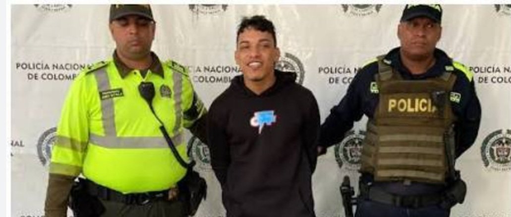 El_Atisbe's tweet photo. @AquinoTicias1 Recuerden siempre: la estrategia del petrismo es favorecer a los criminales para crear fuerzas paralelas que los apoyen tanto en lo electoral como en la desestabilzación de las ciudades. ¿Hoy quiénes ríen? Los que roban, extorsionan, amenazan y asesinan. https://t.co/NsX1Gaswa3