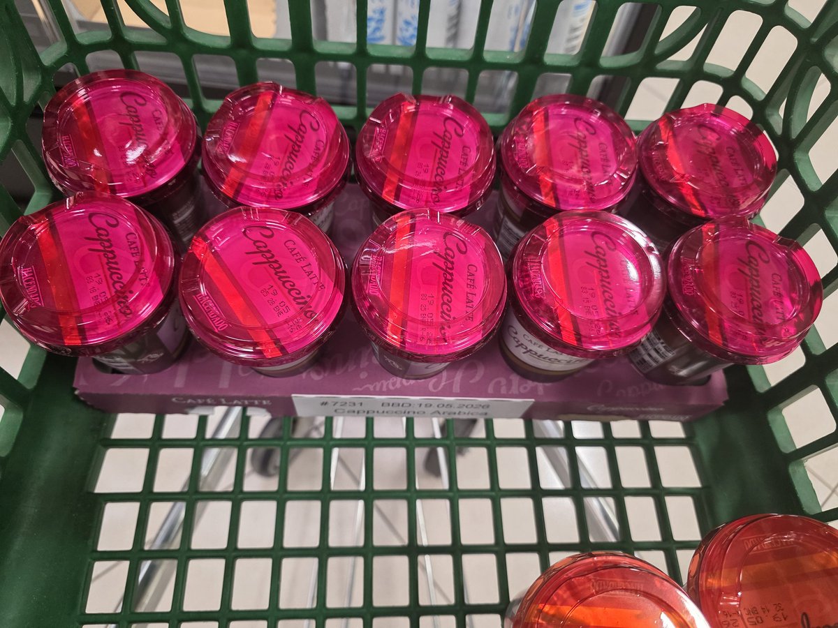 setabis's tweet photo. @Mercadona hola, a ver si os ponéis de acuerdo con lo del cartón, que mi único interés en llevármelo es para que los vasos y la tapa donde tengo que poner mi boca no vayan rozando por el carro. Hay tiendas dónde no dejan llevártelo y no es agradable. https://t.co/51wtLUvNcV