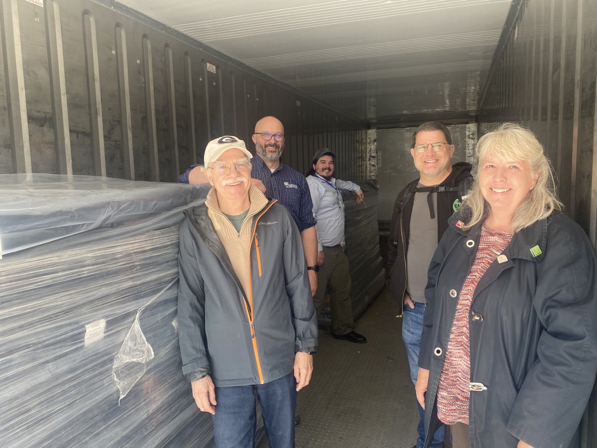 ALIVE4AlexVA's tweet photo. Thank You, Thursday 💚

A huge thank you to the Rotary Club of Central Alexandria for spearheading a project to make sure ALIVE! always has a twin mattress when a neighbor needs one. https://t.co/3uULMqll0e