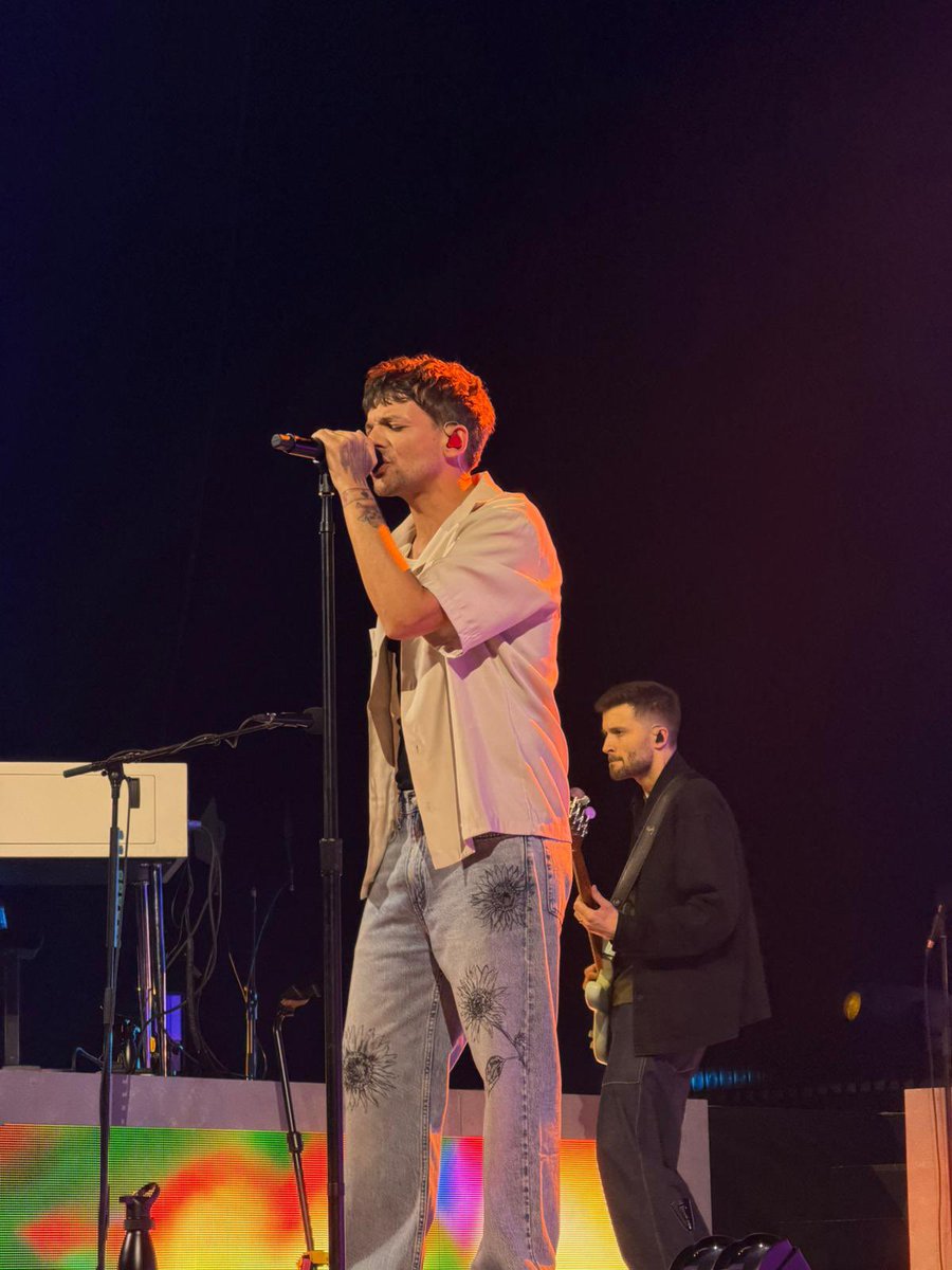 World Tomlinson tweet media