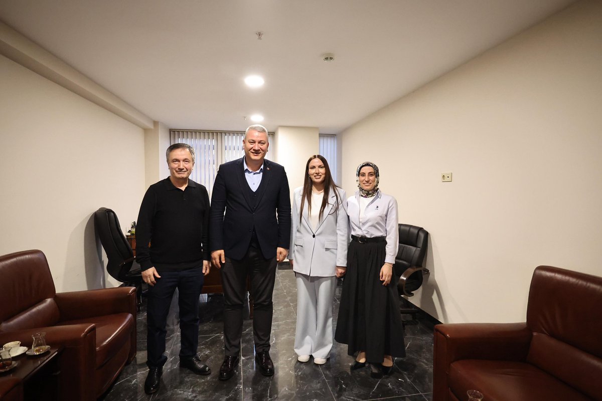 osmancelikSRD's tweet photo. İlçe Kadın Kolları Başkanımız Av. Sema Yıldırım ile birlikte, Av. Cemal Başaran ve Av. Yasemin Aşık’ı ofislerinde ziyaret ettik.

Nazik misafirperverlikleri için teşekkür ediyor, tüm hukukçularımızla birlikte kendilerinin de Avukatlar Günü’nü kutluyorum. https://t.co/UjrS0XNMkY