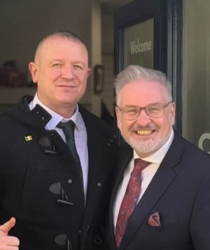 eeekkk's tweet photo. @kenoflynnTD This guy led the Cork fuel protests. His name is Stephen Greany. He seems to hang round with a lot of actual Nazis including Ger Delaney, Justin Barrett and Anthony Casey. Are Independent Ireland dealing with him around these protests? Is he one of the famous four? https://t.co/P9FnOhbWWN