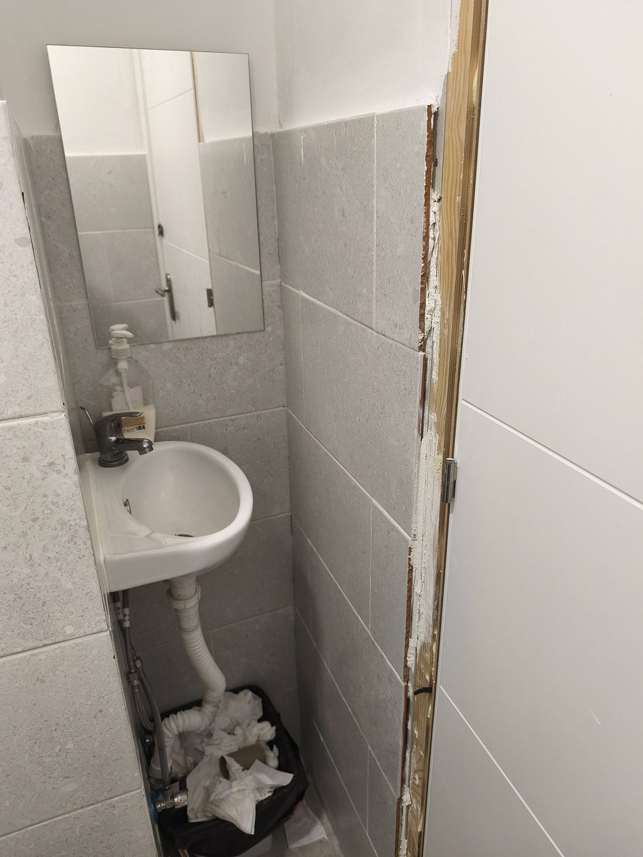 Aquí guarda la ensaladilla rusa <a href="/BarDePueblo1/">𝐁𝐚𝐫 𝐃𝐞 𝐏𝐮𝐞𝐛𝐥𝐨</a>