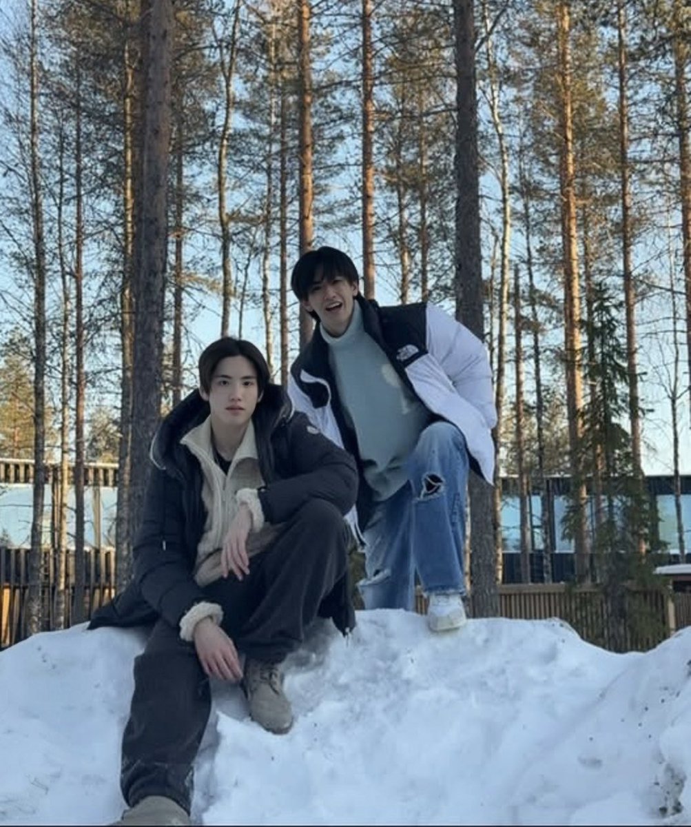 พูดก็พูดน้า พากันไปทำกิจกรรมหลายอย่างมากอะ ปีนเขา เล่นแบด เที่ยวคาเฟ่ ไปต่างประเทศสองคนก็ทำมาละ คือลุย ๆ มากไปไหนไปกัน อย่างที่น้องภูบอกไว้ “คงมีอีกหลาย ๆ เรื่องที่เราจะสนุกไปด้วยกันแน่ ๆ” t—t💗💗 แม่ออนไลน์มีความสุขทุกครั้งที่น้องภูน้องจินอัปเดตอะไรแบบนี้ให้ดูน้า happy happy