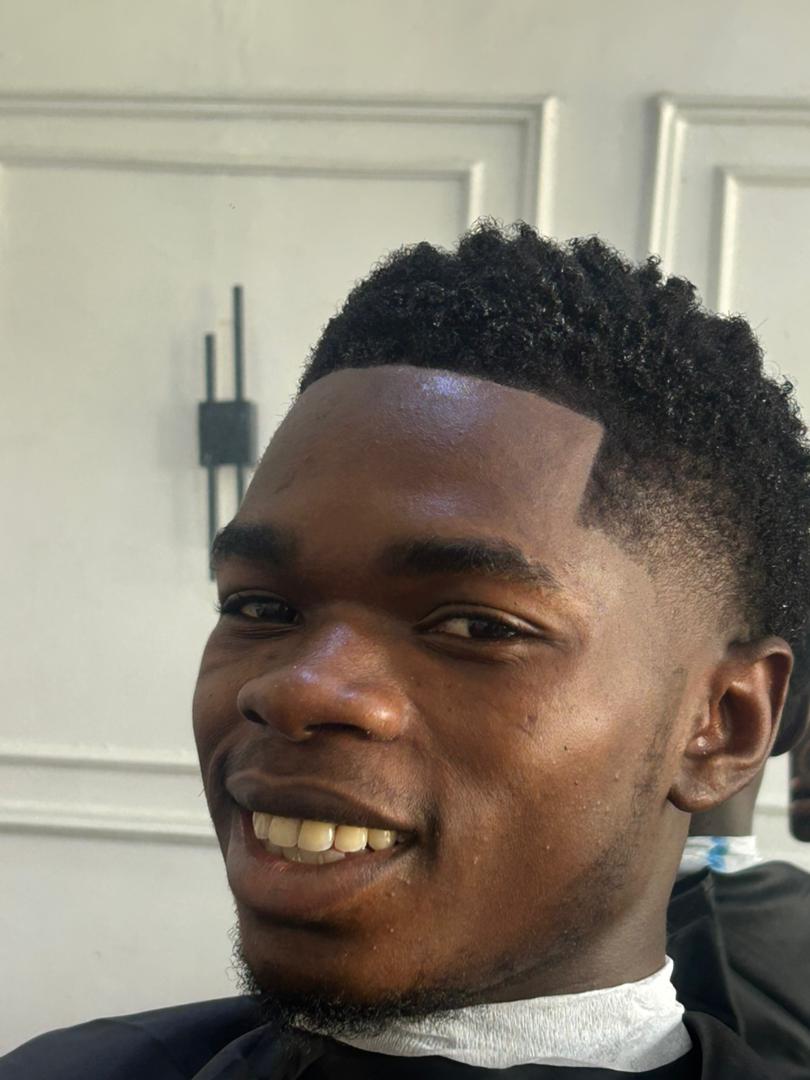 EfeEdah's tweet photo. @iamnasboi I give haircut for a living...💈 https://t.co/EAF0oCdo7Y
