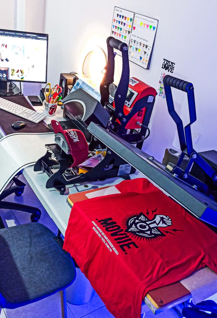 bravedigital_'s tweet image. Quick one before night designs…

Clothes branding speaks for your brand.

Clean branded clothes = trust + professionalism

Sometimes, your shirt can secure deals before you talk 💯

DM us to brand yours.

#BraveDigital #Branding
#ClothBranding