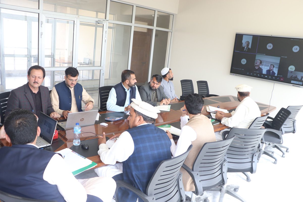 UOBofficial1's tweet photo. 5/13
وائس چانسلر نے یقین دہانی کرائی کہ محدود وسائل کے باوجود ترجیحی بنیادوں پر مسائل حل کیے جا رہے ہیں جبکہ یونیورسٹی کی ایکسپریس الیکٹریسٹی لائن کا کام آخری مراحل میں ہے۔
#Infrastructure #UniversityDevelopment https://t.co/EzKAZ6nynt
