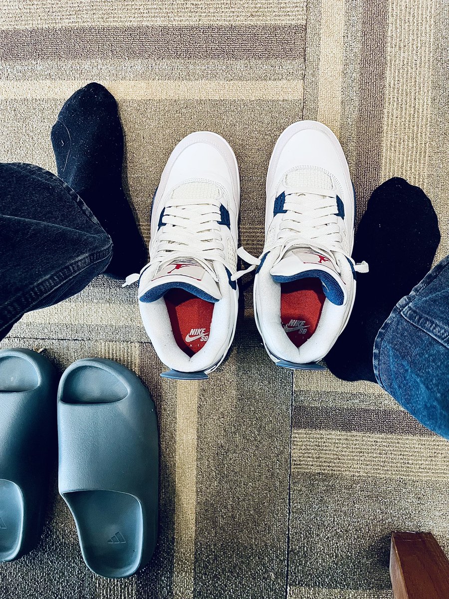 Pseudo Sneakerhead tweet media