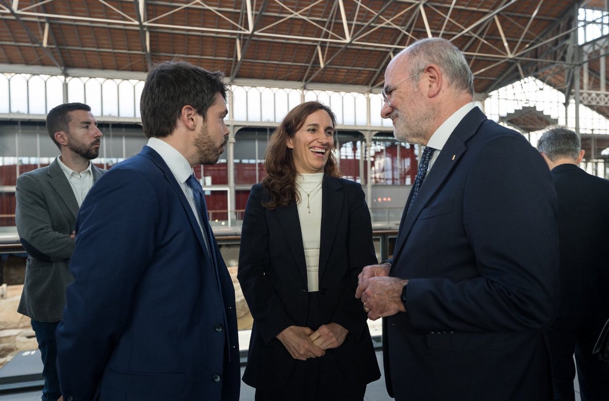 exteriorscat's tweet photo. 🌍 L'European Pulse Forum de @politico reuneix a Barcelona líders institucionals i empresarials.

El conseller @jduch n'ha rebut l'editora editorial @kate_day, i ha assistit a la recepció a Palau oferta pel president @salvadorilla i a la inauguració de l'alcalde @jaumecollboni. https://t.co/Xeg9zokIgN