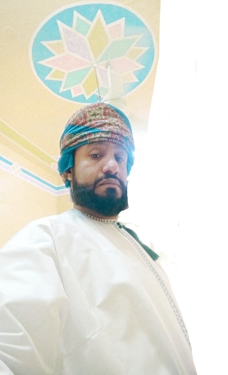 khalid92395798's tweet photo. لَقَدْ صُمْنا عَنِ الأَبْيَاتِ دَهْرًا  
                 وَأَفْطَرْنا عَلَى سَرْدِ المَقَالَةِ  
فَإِنَّ الشِّعرَ يَسري في دِمَانَا  
                 وَلكنَّ القَرِيضَ غَدَا حِمَالَةْ 
وَإِنْ ضَاقَتْ قَوَافِي الشِّعرِ يومًا  
                فَفَضْلُ النَّثرِ يَكفِينا مَجَالَةْ https://t.co/f8jni0vwaE