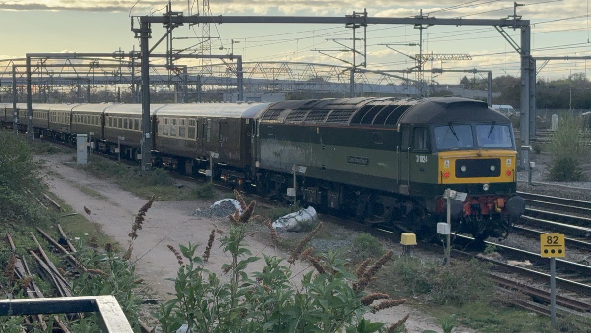 47593 &amp; 47810 at Rugby this evening