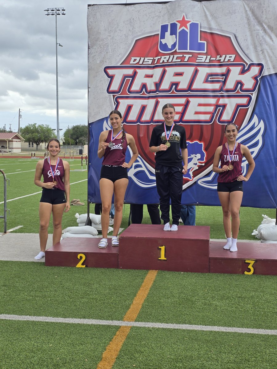 Calallen_XCTF's tweet photo. Congratulations to Paige G. for placing 🥈and Kyndal R. for placing 4️⃣th in 100 Hurdles. Both ladies will advance to the Area Meet‼️🔥🔥🔥📈

#RunFastThrowFar | #WeAreCalallen https://t.co/gNoPCKYeB0