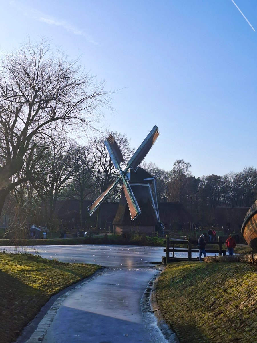 28MaaikeVogel09's tweet photo. #goedeavond 
Vandaag #9april is #dag9 van #camer_a_pril initiatief van @jolandabrwr 
Vandaag staat in het teken van #molens 
Deze molen staat in het openluchtmuseum Arnhem, het was een mooie winter dag.
#fijnedonderdag avond nog voor straks #weltrusten en #genietervan https://t.co/HrUzp2rDdf