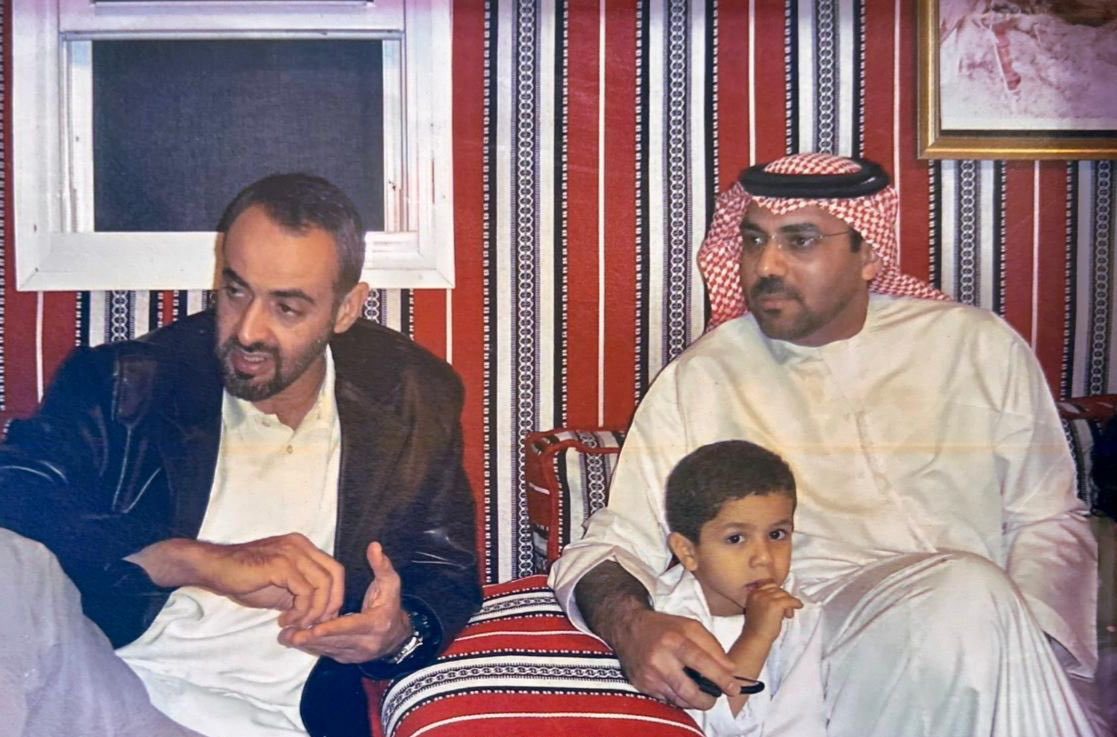 Mohammad_ae's tweet photo. تواصل القيادة مع الشعب مسار ممتد وخيط متين ومتواصل من المحبة والوفاء..من لقاء في الطفولة إلى المشاركة في أجمل لحظات العمر.. صاحب السمو الشيخ محمد بن زايد آل نهيان رئيس الدولة "حفظه الله" يحضر حفل زفاف راشد محمد أحمد هامل القبيسي إلى كريمة سعيد راشد سلطان المهيري. https://t.co/7HW0Q5neHd