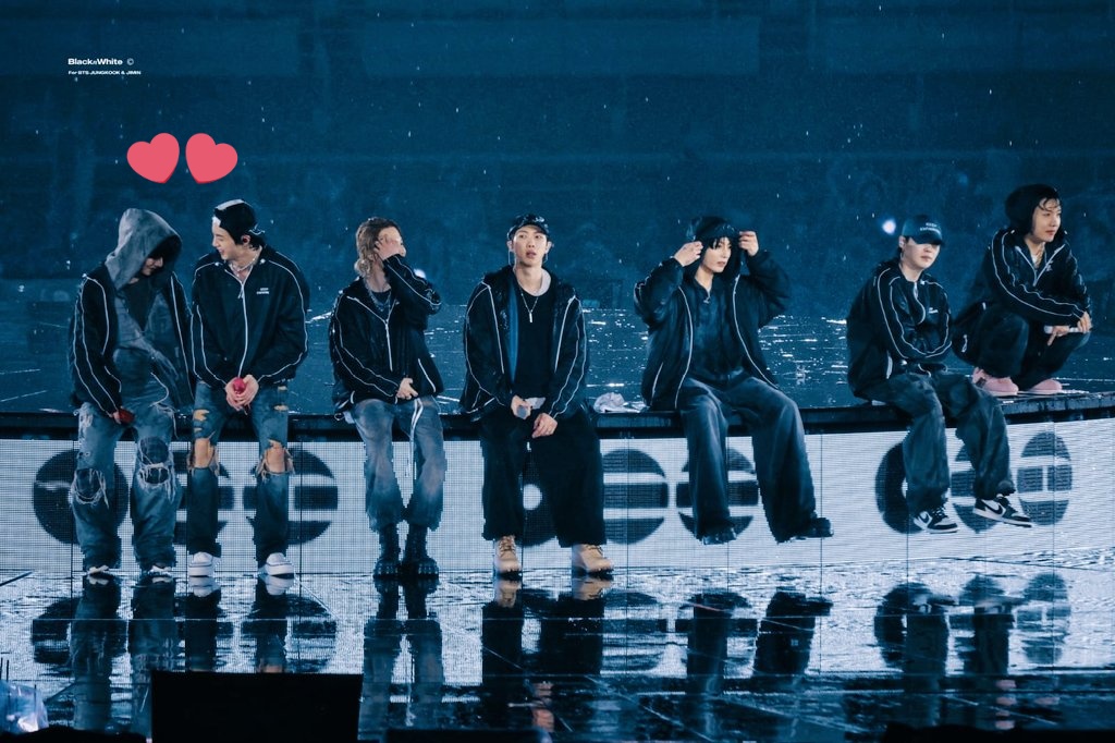 The lovers… so close, as if the world didn't exist for them 💖 #taejin