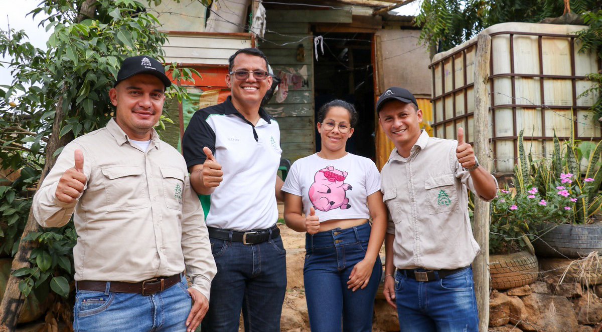 CENSGrupoEPM's tweet photo. La sonrisa de Laura lo dice todo: hoy su hogar cuenta con energía legal y segura ⚡

Así como ella, 103 familias de El Tablazo en #Cúcuta ahora viven con un servicio confiable, sin riesgos y con más oportunidades.

👉 ¿Sabías que la energía legal también protege tu vida y tu hogar?

Te leemos 👇 #EnergíaLegal #CENS #CercaDeTi