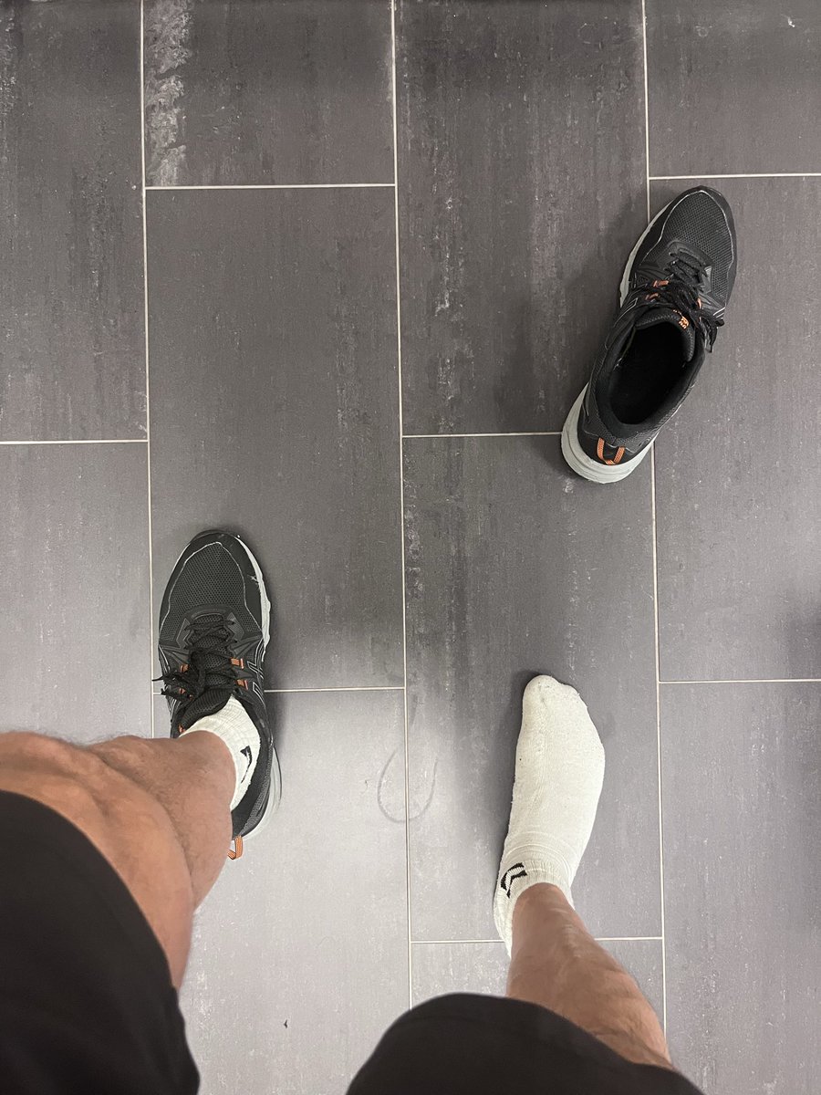 Size15Eastern's tweet photo. Sweaty ffter a good workout.
Size 15 / EU 49.5.
Not exactly fresh, as you can imagine. 😎
DM if interested.
#size15 #eu495 #gym #postworkout #socks #mensocks
 #bigfeet #malefeet #wornsocks
 #sockfetish #gayfetish https://t.co/IAFBqO3sZ8