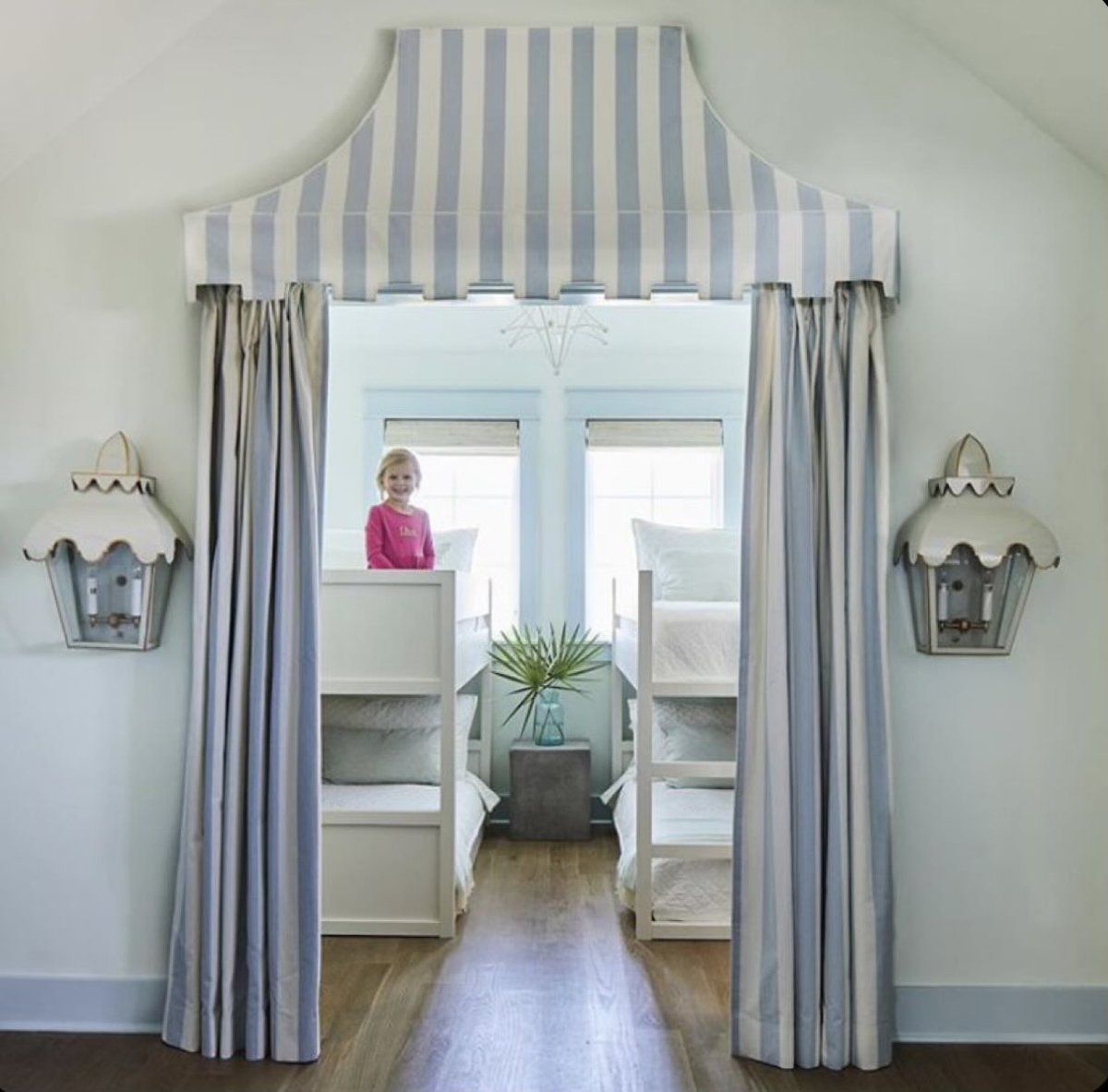 Elle Lookbook tweet media