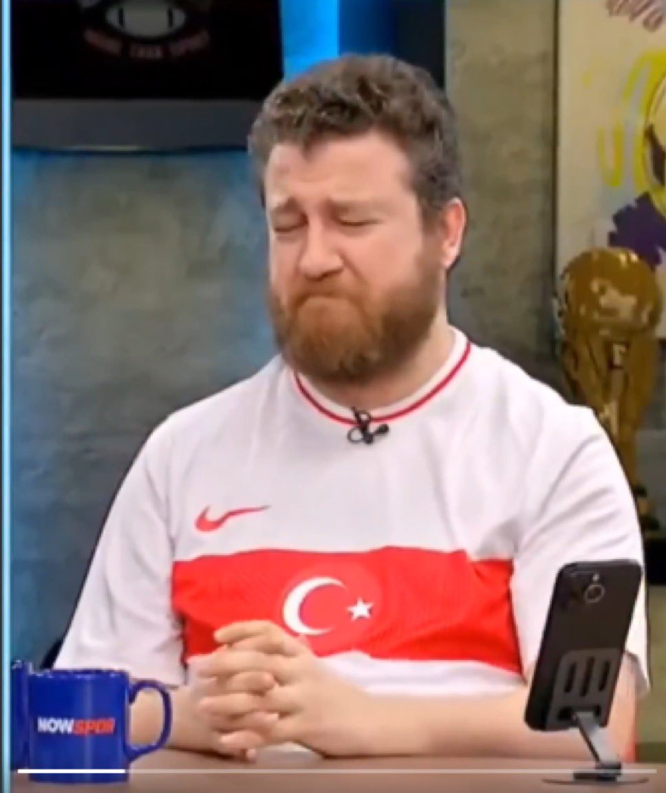 нαкαи tweet media