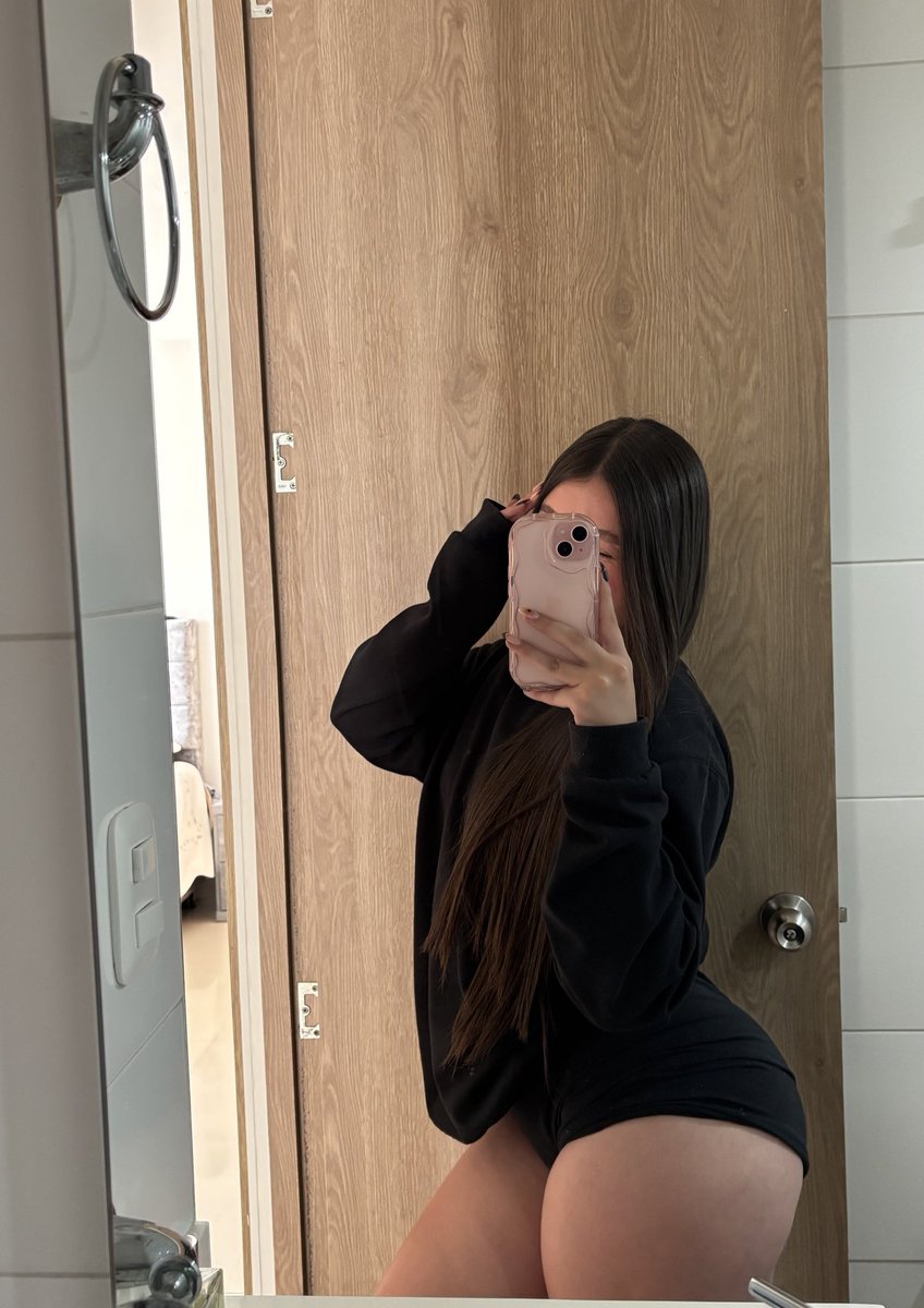 𝑽𝒂𝒍 tweet media