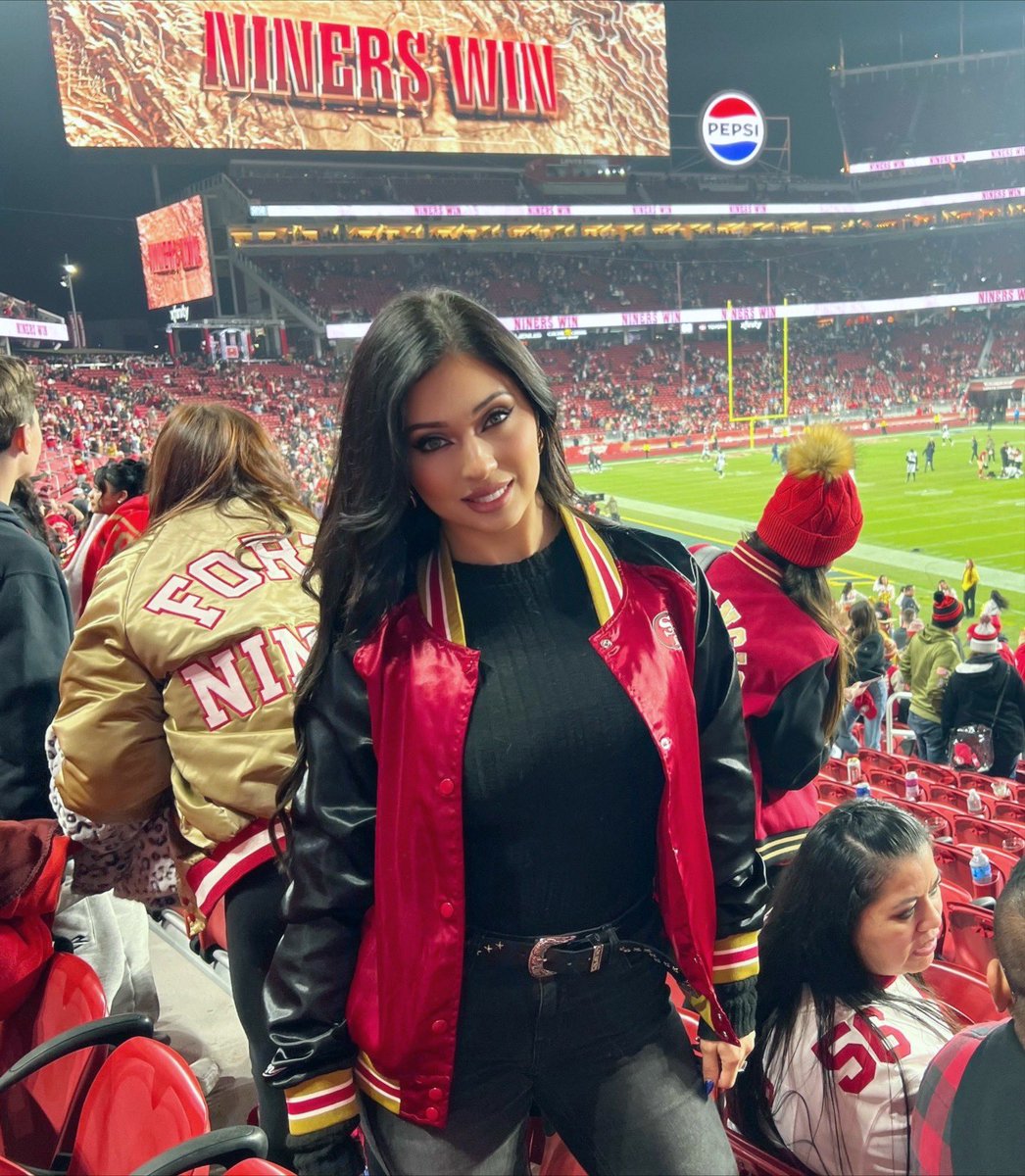 ❤️J O V A H N A💛 tweet media