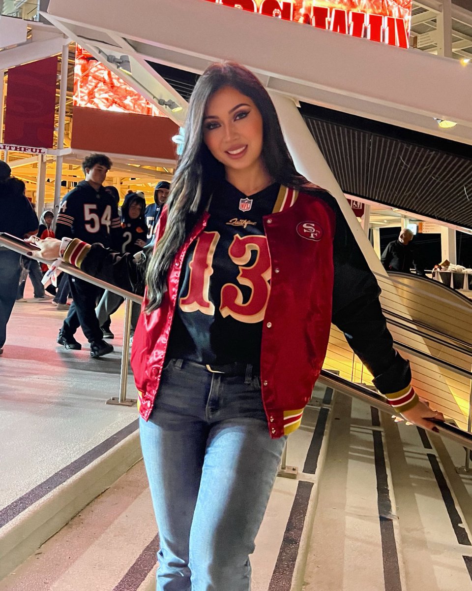 ❤️J O V A H N A💛 tweet media