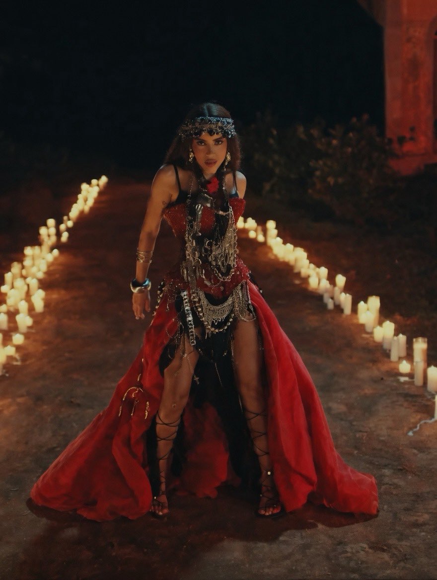 Anitta Museu tweet media